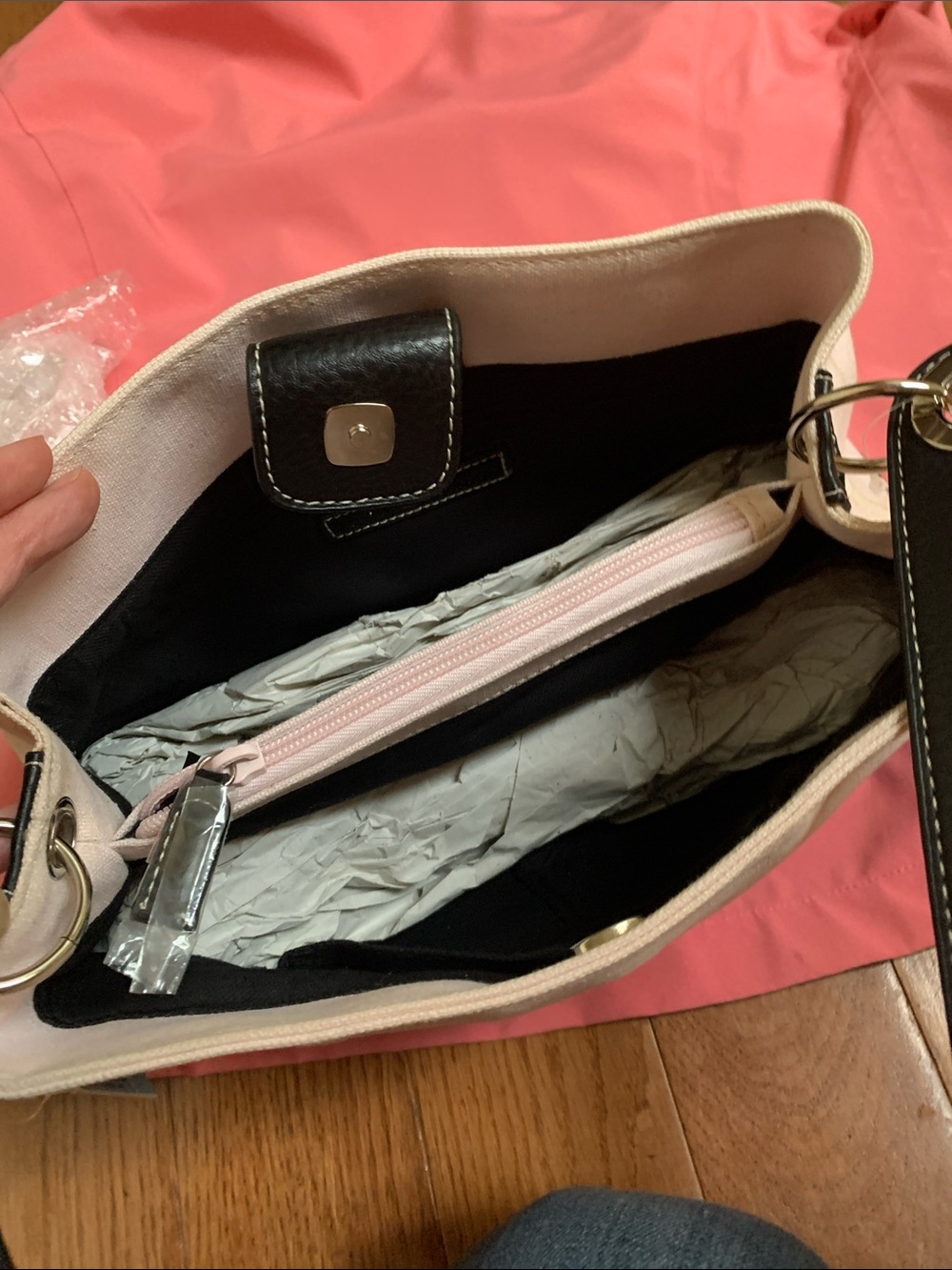 Tommy Hilfiger Cream Canvas Shoulder Bag with Black Trim and Brown Straps - Picture 4 of 7